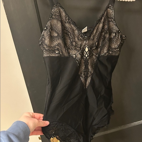 Black Lace Shapewear Bodysuit - Picture 3 of 3